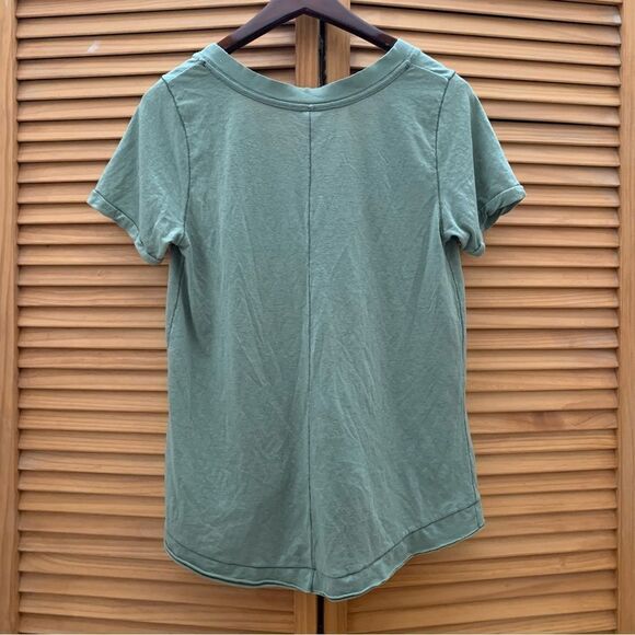 We The Free Green V Neck Short Sleeve size XS - Picture 5 of 5